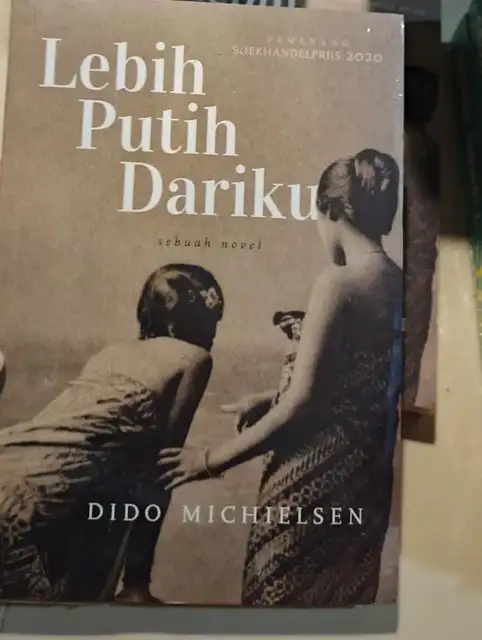 Desain Sampul Novel Lebih Putih Dariku