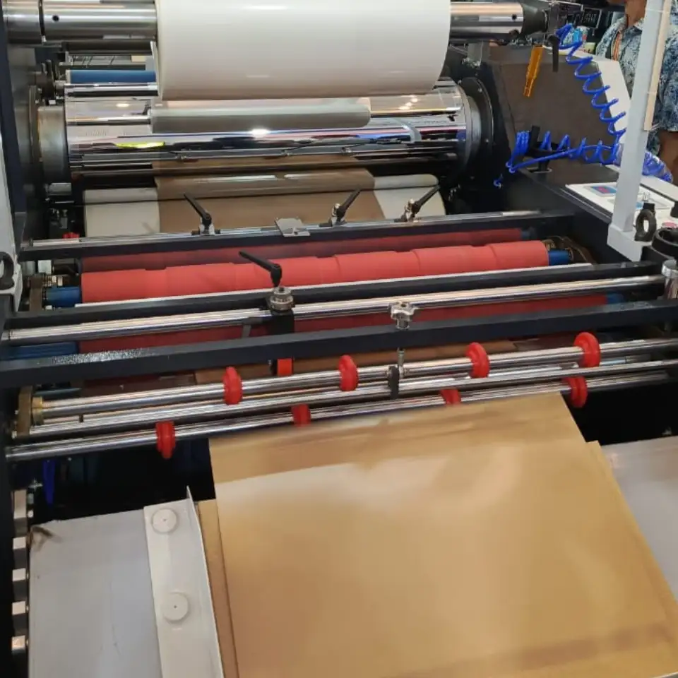 Proses Laminasi dengan Mesin Otomatis