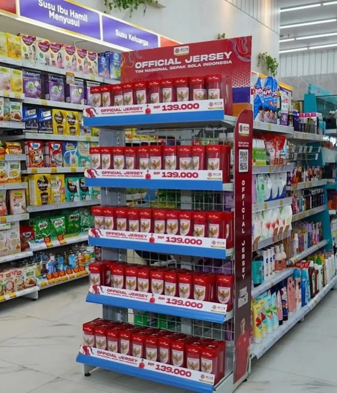 Tampilan Jersey Cheers Timnas di Rak Indomart